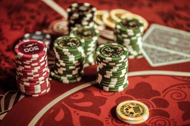 Live Texas Hold'em Bonus table with dealer and community cards on kaskustoto login